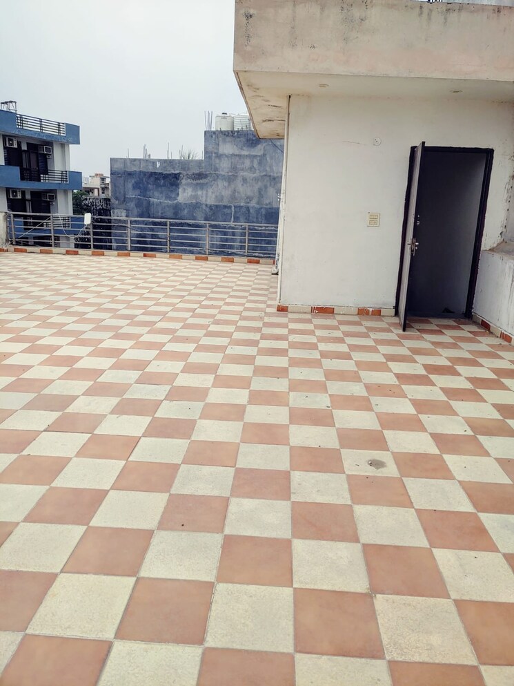 Balcony, sushant-lok-2 3 Bedroom 250 Sq.Yd. Builder Floor In Sector 57 Gurgaon 9179431