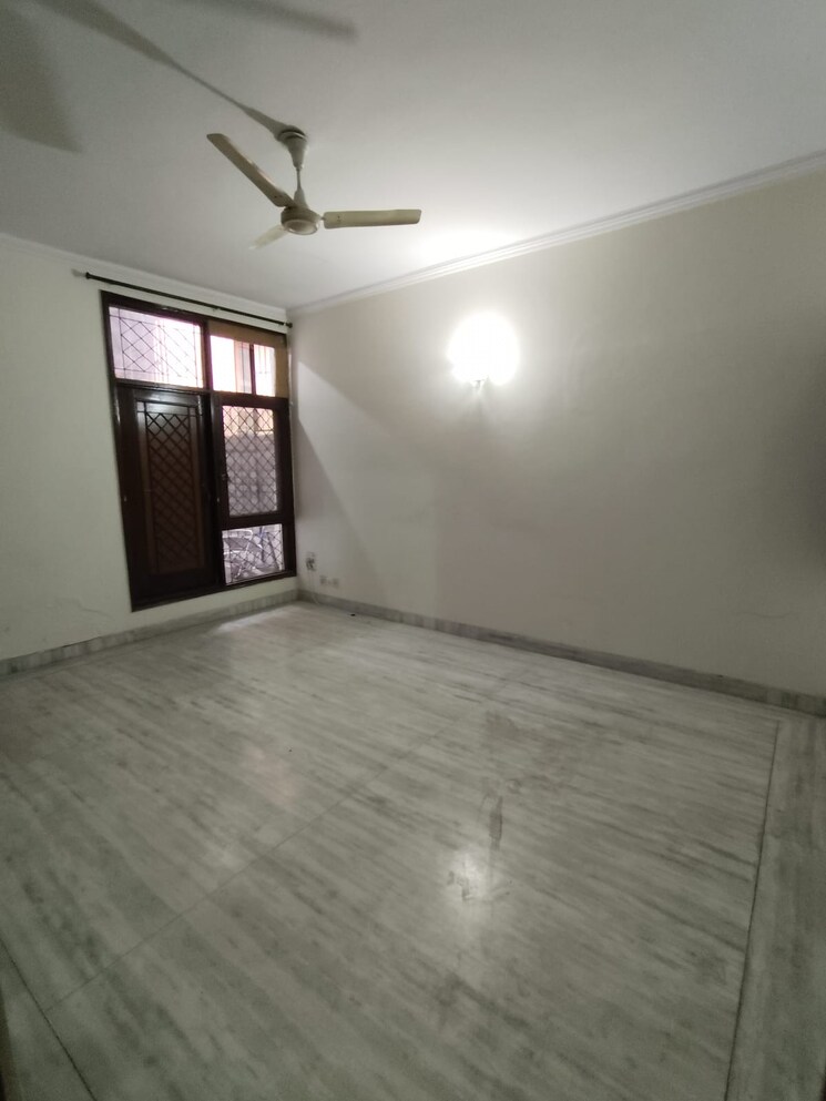 Room, greater kailash part 3 3 Bedroom 217 Sq.Yd. Builder Floor In Greater Kailash Part 3 Delhi 9179503