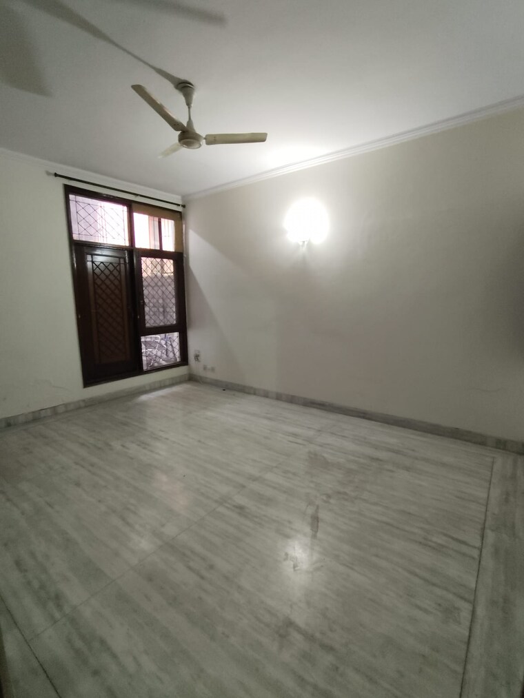 Room, greater kailash part 3 3 Bedroom 217 Sq.Yd. Builder Floor In Greater Kailash Part 3 Delhi 9179503