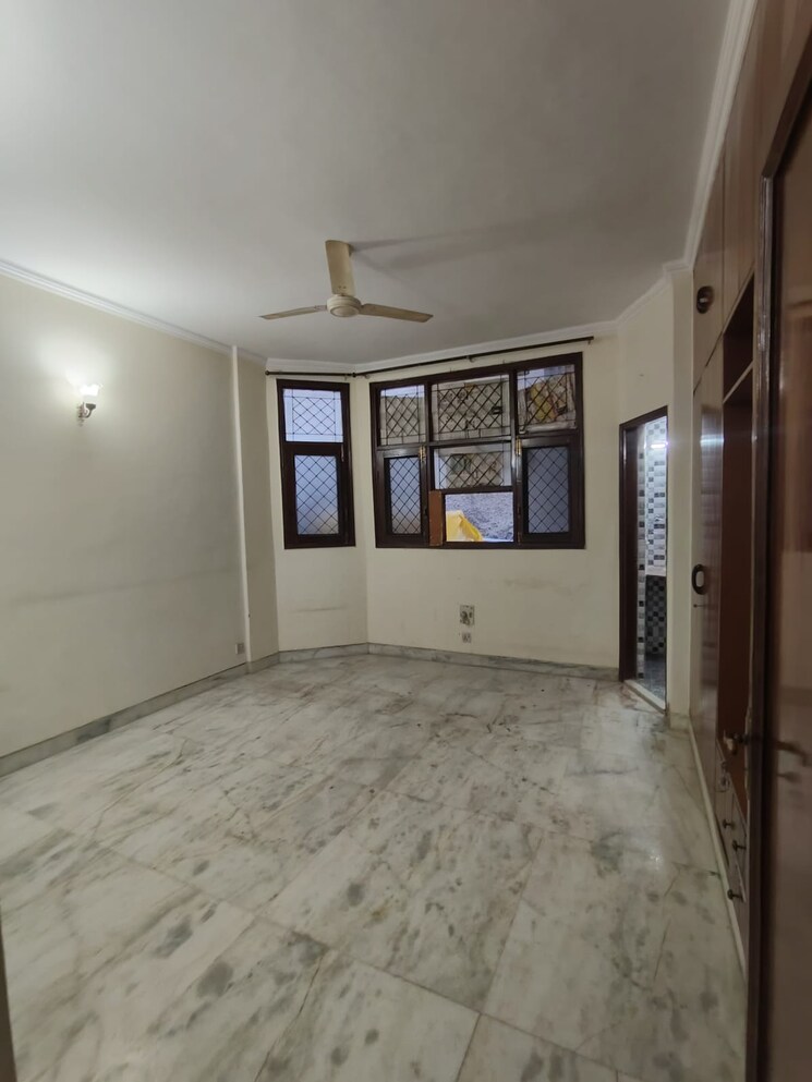 Room, greater kailash part 3 3 Bedroom 217 Sq.Yd. Builder Floor In Greater Kailash Part 3 Delhi 9179503
