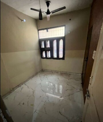Room in 3 BHK Apartment at Shalimar Garden Extension I – for Rent