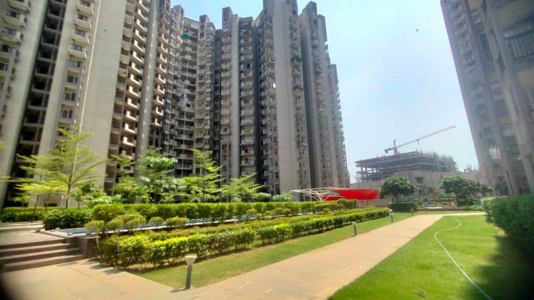 2 BHK + Extra Room 1182 Sq.Ft. Apartment in Shri Radha Sky Gardens