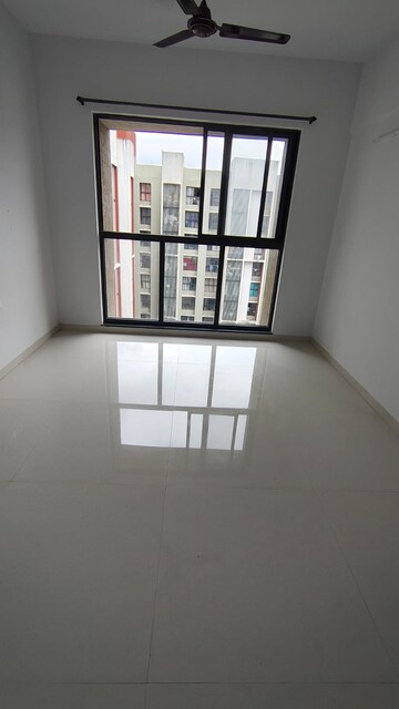 Room in 1 BHK Apartment at Lodha Downtown, Dombivli East – for Rent