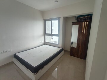 Room in 4 BHK Apartment at Piramal Vaikunth, Balkum Pada – for Rent