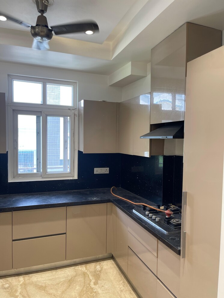 Kitchen, vikas puri 3 Bedroom 125 Sq.Yd. Builder Floor In Vikas Puri Delhi 9179749