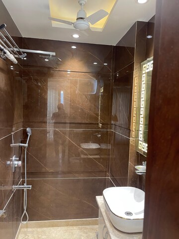 Furnished Amenities in 3 BHK Builder Floor at Vikas Puri – for Rent
