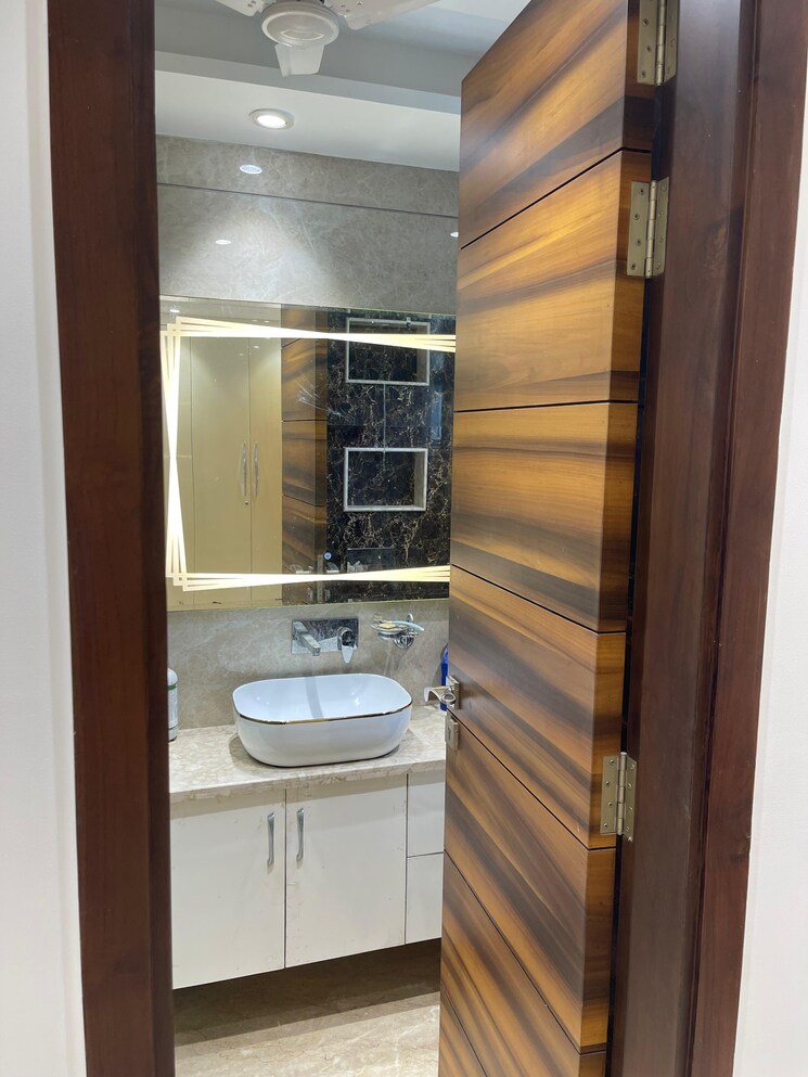 Kitchen, vikas puri 3 Bedroom 125 Sq.Yd. Builder Floor In Vikas Puri Delhi 9179749