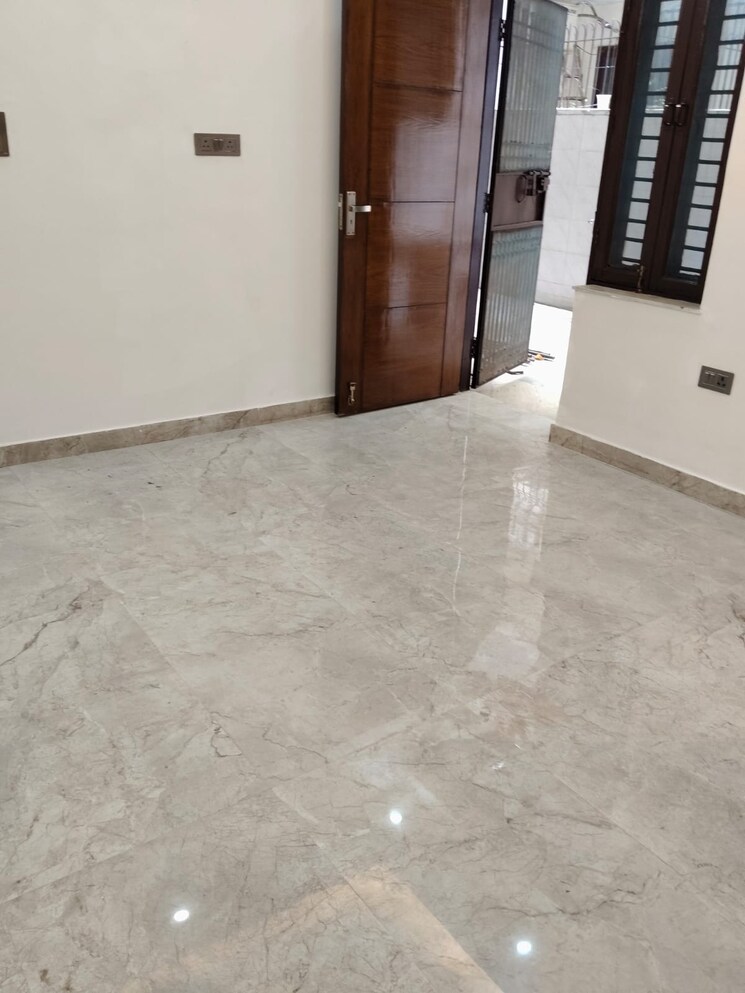 Room, green fields colony 3 Bedroom 1900 Sq.Ft. Builder Floor In Green Fields Colony Faridabad 9179732