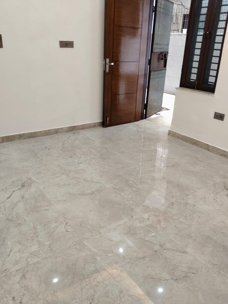 Room, green fields colony 3 Bedroom 1900 Sq.Ft. Builder Floor In Green Fields Colony Faridabad 9179732