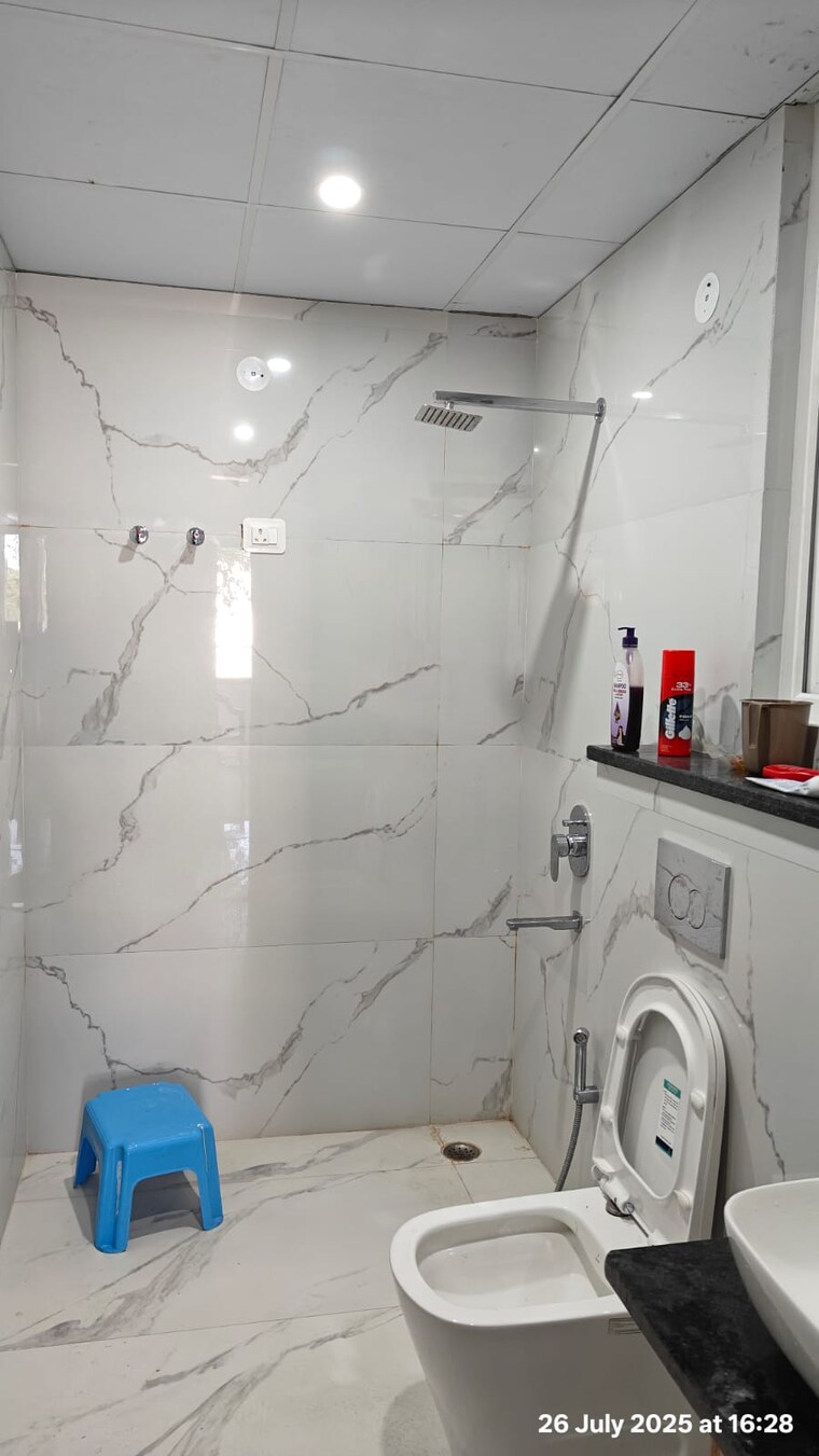 Bathroom, eta i greater noida 6 Bedroom 300 Sq.Mt. Independent House In Eta I Greater Noida Greater Noida 9179756