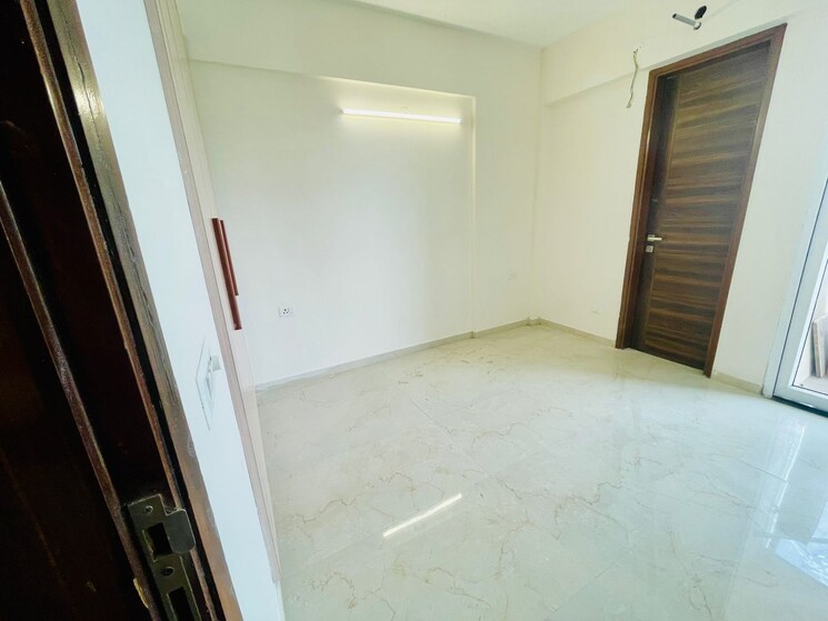 Room, smart-world-gems 2.5 Bedroom 1198 Sq.Ft. Apartment In Sector 89 Gurgaon 9179777