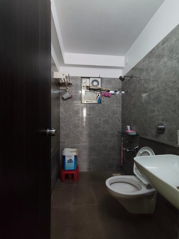 Bathroom, swati-florence 3 Bedroom 1445 Sq.Ft. Apartment In Bopal Ahmedabad 9179776