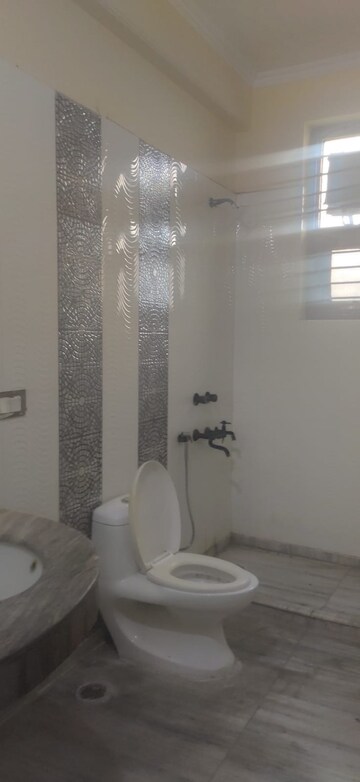 Master Bedroom in 3 BHK Independent House at RWA Apartments Sector 41, Sector 41 – for Rent