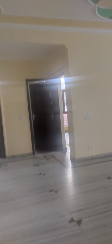 Room in 3 BHK Independent House at RWA Apartments Sector 41, Sector 41 – for Rent