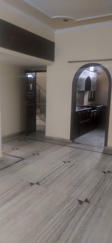Room in 3 BHK Independent House at RWA Apartments Sector 41, Sector 41 – for Rent