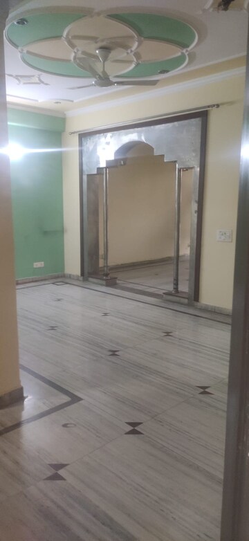 Room in 3 BHK Independent House at RWA Apartments Sector 41, Sector 41 – for Rent