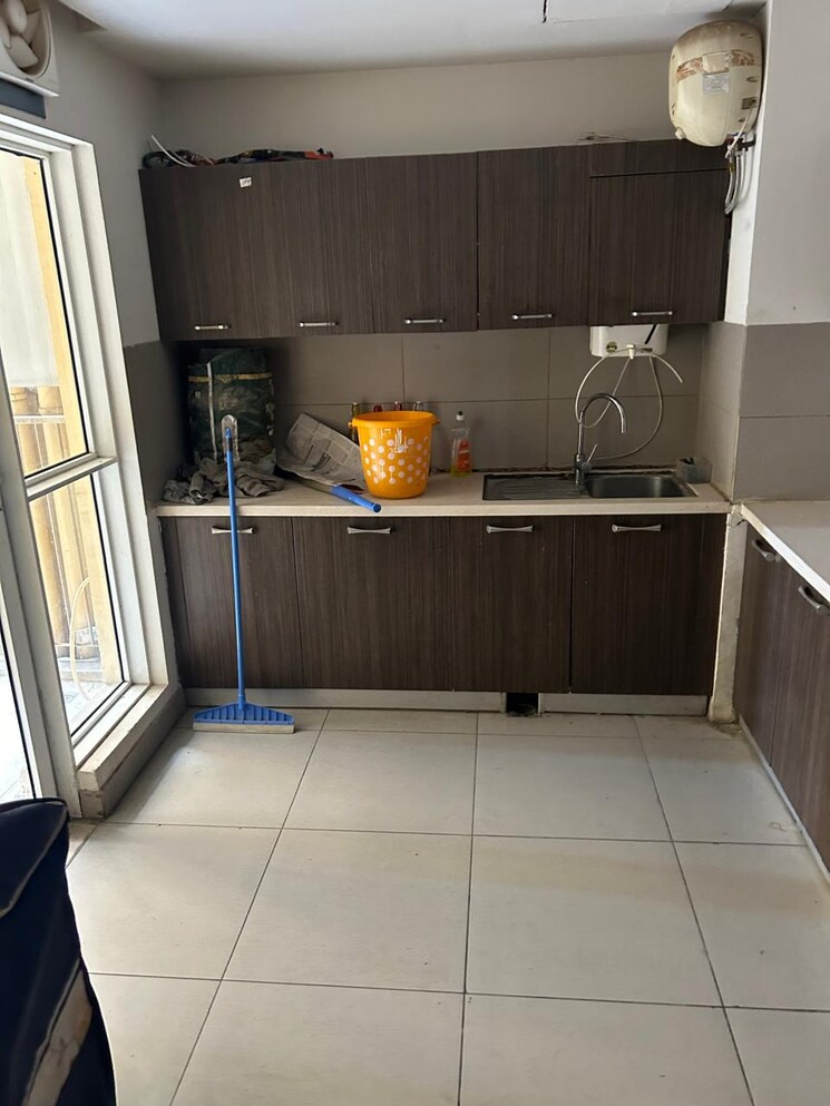 Kitchen, pioneer-park-phase-1 3 Bedroom 2250 Sq.Ft. Apartment In Sector 61 Gurgaon 9179798