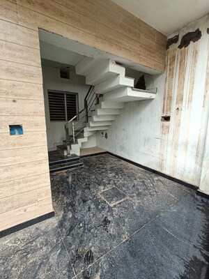 Parking in 6 BHK Independent House at Patiala Road – for Sale