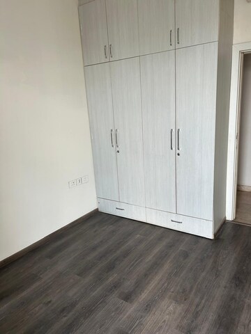 Room in 3.5 BHK Apartment at Pioneer Park Phase 1, Sector 61 – for Rent