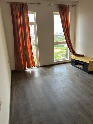 Room in 3.5 BHK Apartment at Pioneer Park Phase 1, Sector 61 – for Rent