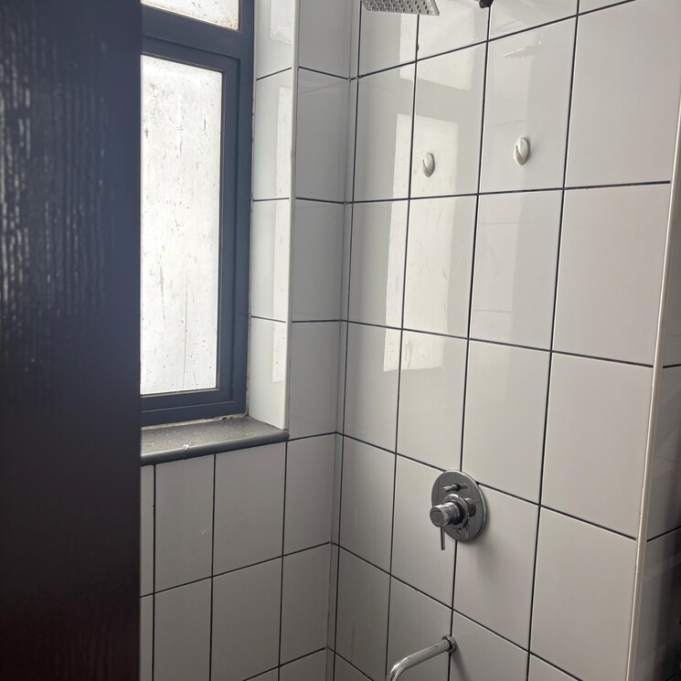 Bathroom, unitech-uniworld-gardens 3 Bedroom 2086 Sq.Ft. Apartment In Islampur Gurgaon 9179861