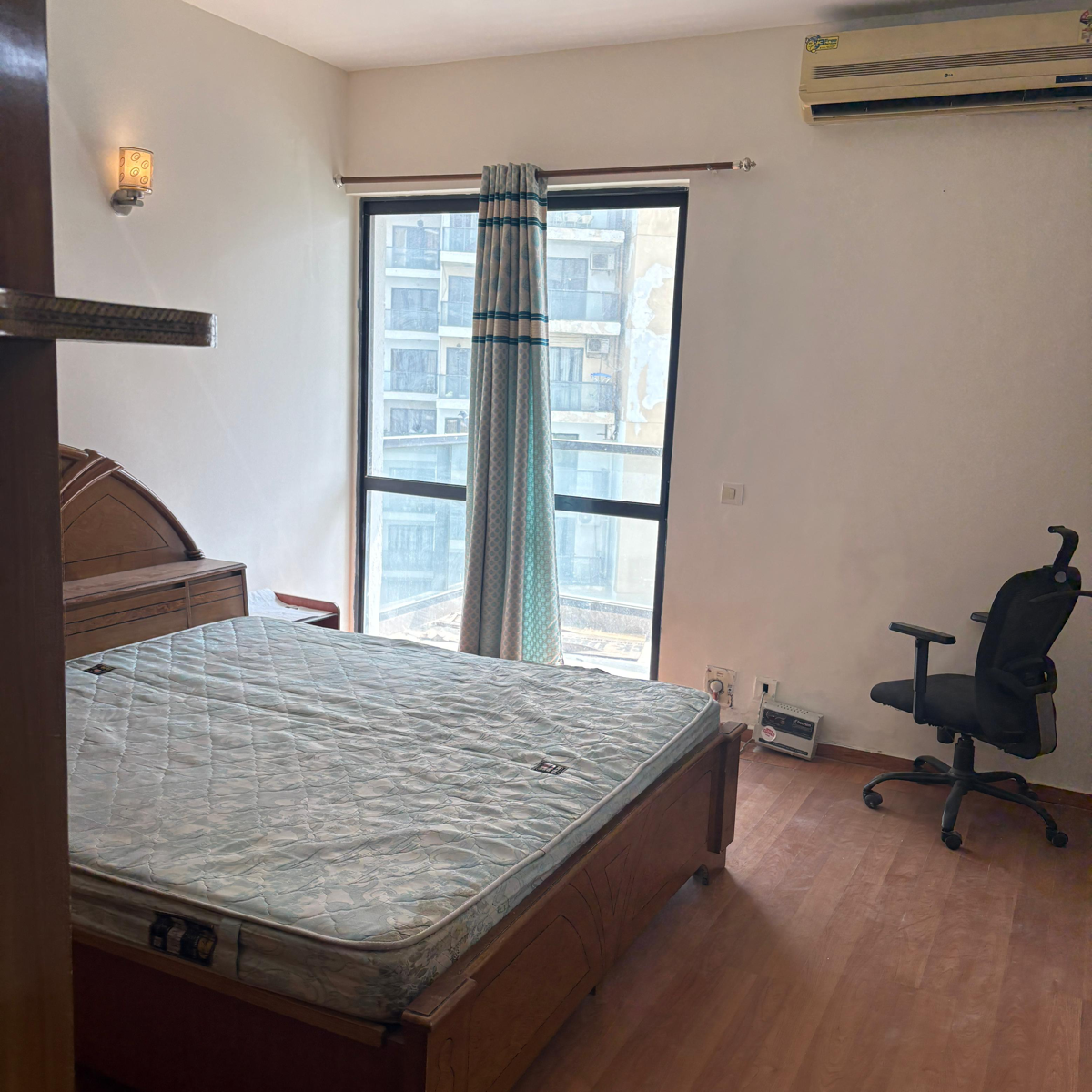 3 BHK + Servant Room 2086 Sq.Ft. Apartment in Unitech Uniworld Gardens