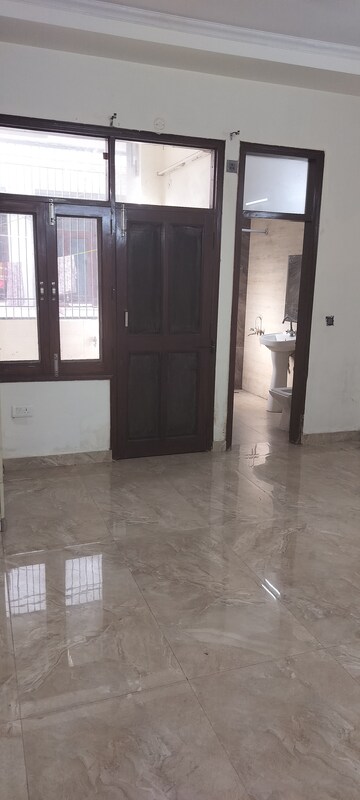Room in 3 BHK Independent House at Dev Apartments Sector 49, Sector 49 – for Rent