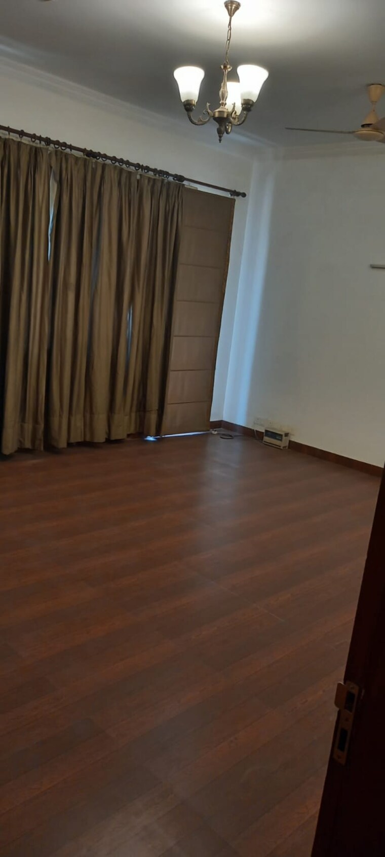 Room, sector 44 6 Bedroom 300 Sq.Mt. Villa In Sector 44 Noida 9179893