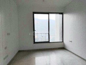 Room in 4 BHK Apartment at Oberoi Enigma, Mulund West – for Sale