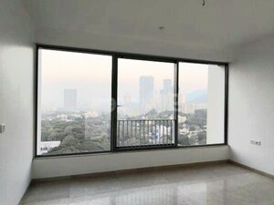Room in 4 BHK Apartment at Oberoi Enigma, Mulund West – for Sale