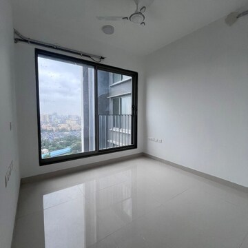 Room in 2 BHK Apartment at Sunteck City Avenue 4, Somani Gram – for Rent