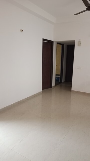 Room in 3 BHK Apartment at Antriksh Golf View, Sector 78 – for Rent