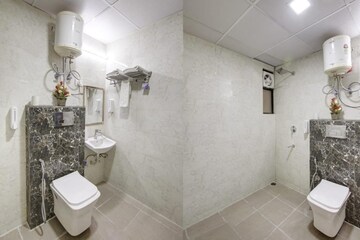 Bathroom in 4 BHK Builder Floor at South City 1 – for Rent
