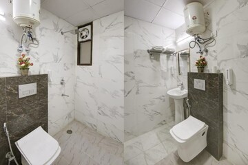 Bathroom in 4 BHK Builder Floor at South City 1 – for Rent
