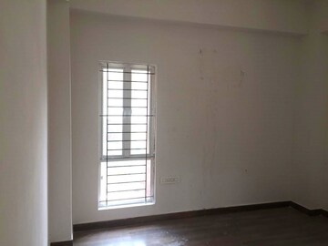 Room in 4 BHK Apartment at Punjabi Para – for Sale