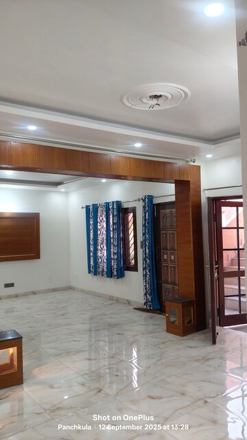 Living Room in 3 BHK Apartment at Sector 20 – for Rent