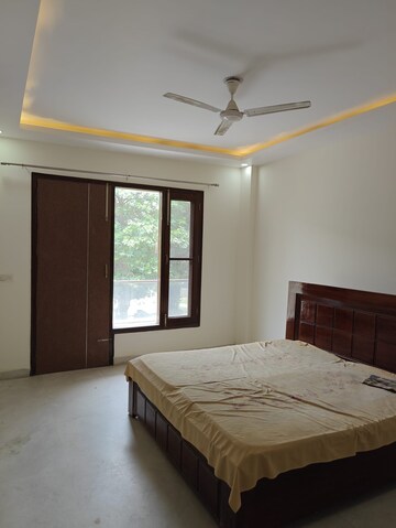 Bedroom in 3 BHK Builder Floor at Sector 47 – for Rent
