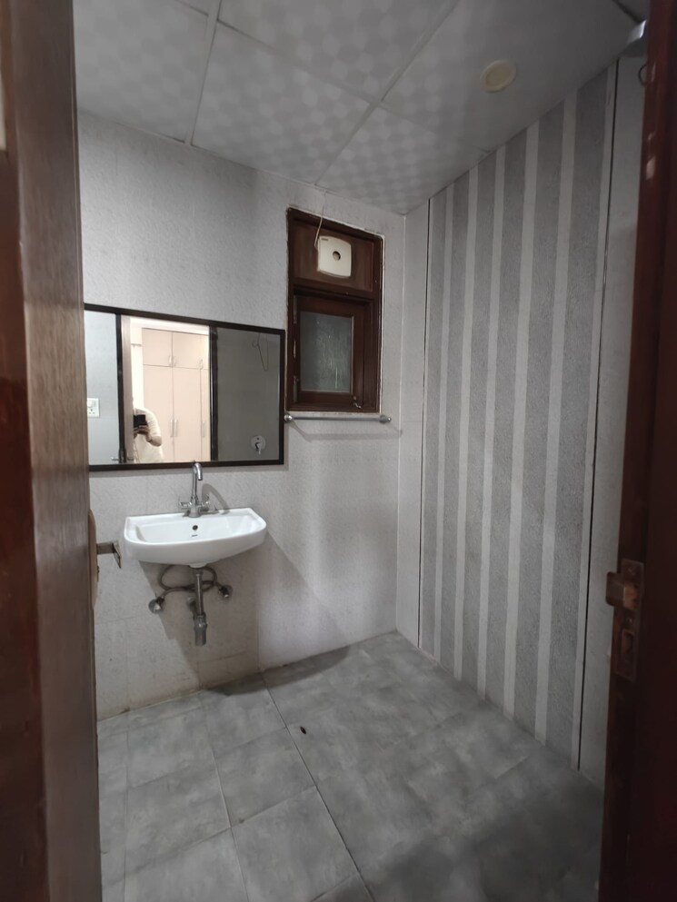 Bathroom, sector 47 3 Bedroom 2000 Sq.Ft. Builder Floor In Sector 47 Gurgaon 9180089