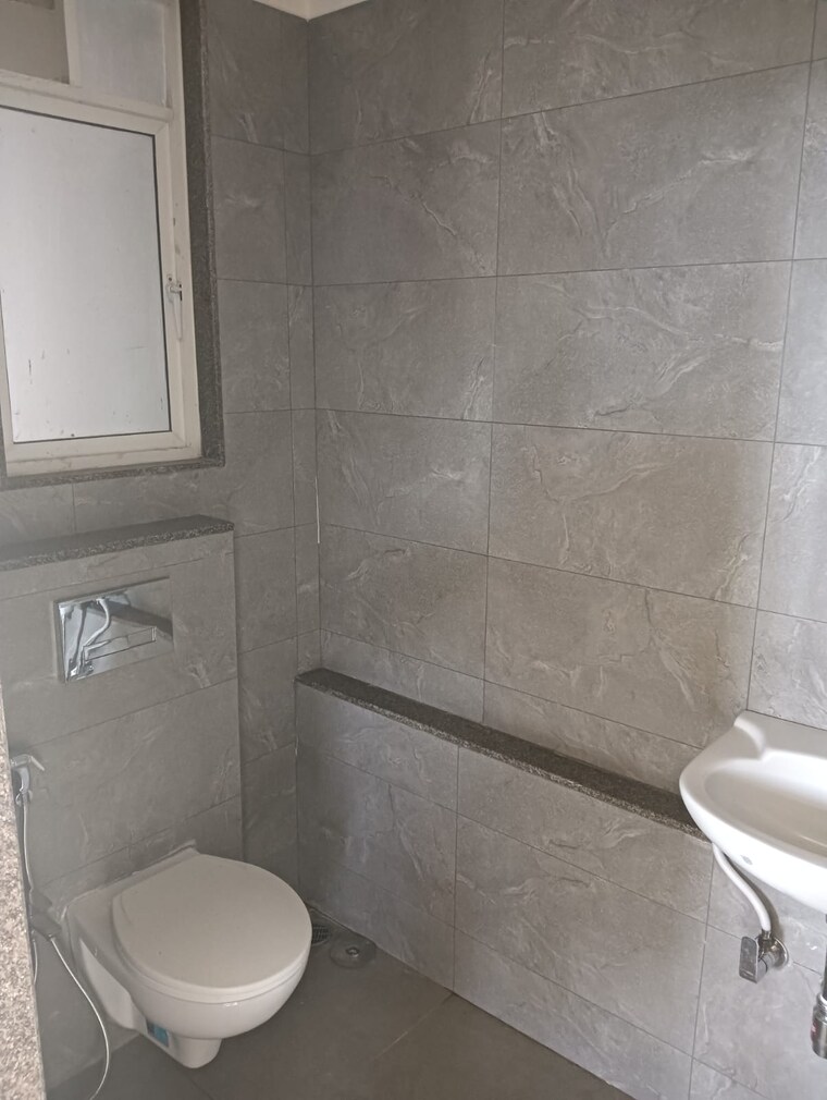 Bathroom, omkar-alta-monte 3 Bedroom 1220 Sq.Ft. Apartment In Malad East Mumbai 9180126