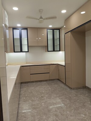 Room in 4 BHK Builder Floor at Friends Colony – for Sale
