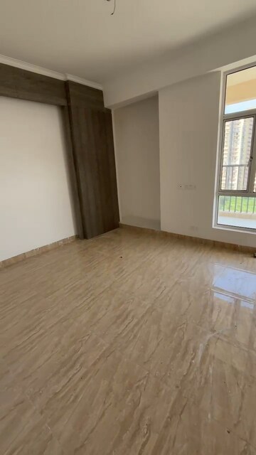 Room in 3 BHK Apartment at Gaursons Ska Green Mansion, Sector 12 Greater Noida – for Sale