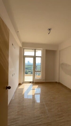 Room in 3 BHK Apartment at Gaursons Ska Green Mansion, Sector 12 Greater Noida – for Sale