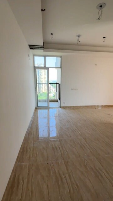 Room in 3 BHK Apartment at Gaursons Ska Green Mansion, Sector 12 Greater Noida – for Sale