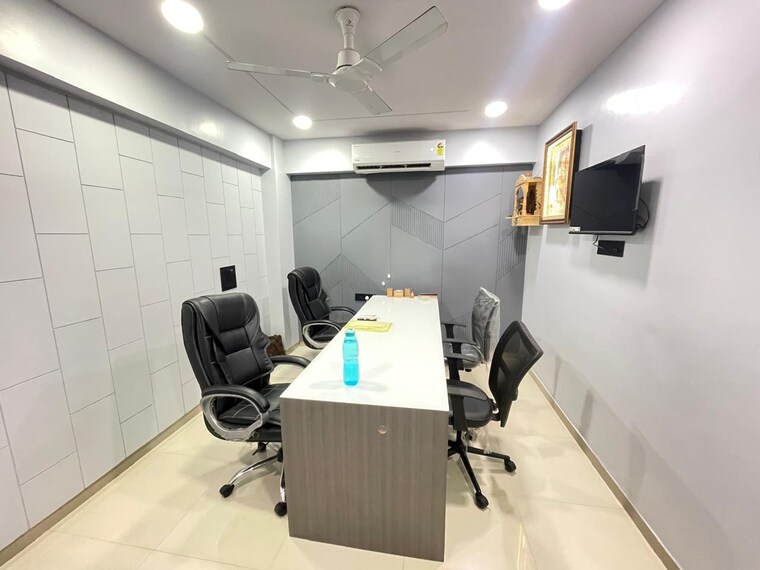 Team Area, vip road Commercial Office Space 485 Sq.Ft. In Vip Road Surat 9180251