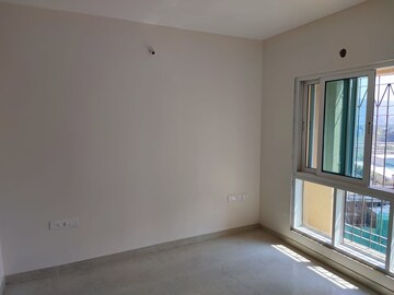 Room in 2 BHK Apartment at Dosti West County, Balkum Pada – for Rent