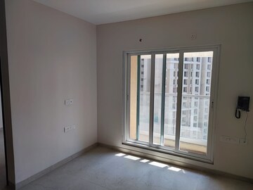 Room in 2 BHK Apartment at Dosti West County, Balkum Pada – for Rent