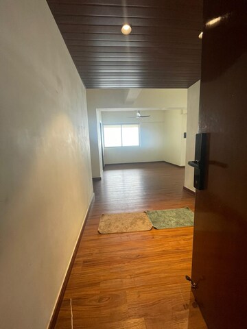 Room in 4 BHK Apartment at Worli Sea Face – for Rent