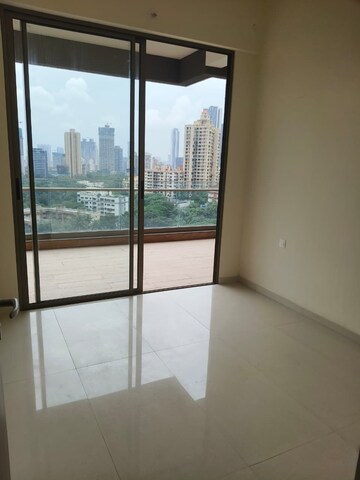 Room in 3 BHK Apartment at The Prestige City, Mulund West – for Rent