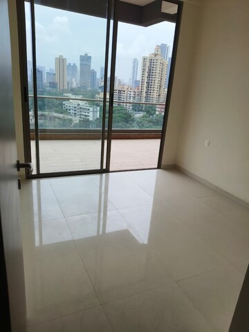Room in 3 BHK Apartment at The Prestige City, Mulund West – for Rent