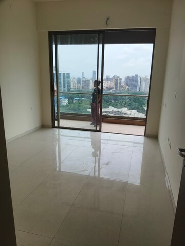Room in 3 BHK Apartment at The Prestige City, Mulund West – for Rent
